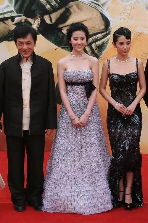 刘亦菲同李冰冰一同走红毯,气场确实不相上下!_女神