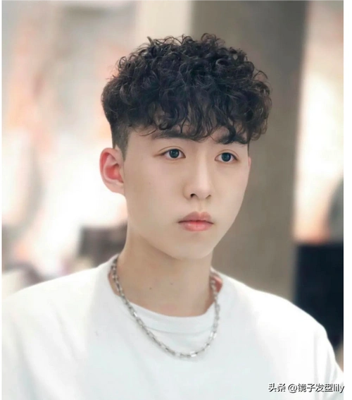 适合脸大,头型尖的人群@dou 小助手(脸偏圆适合什么发型男图片) - 冷