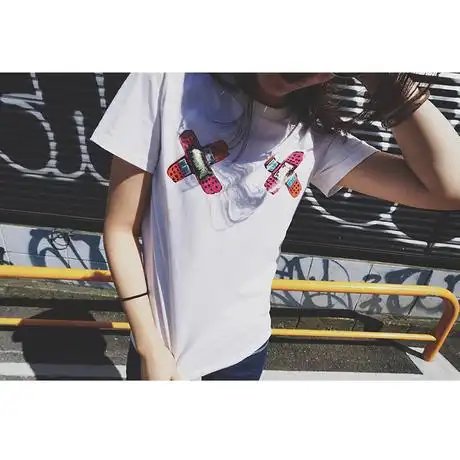 张大恶搞胸口创口贴个性