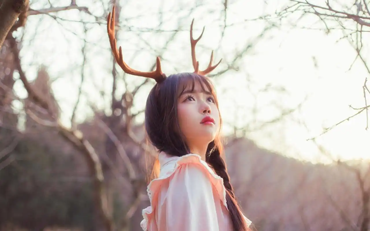 森系小清新美少女户外写真图片桌面壁纸