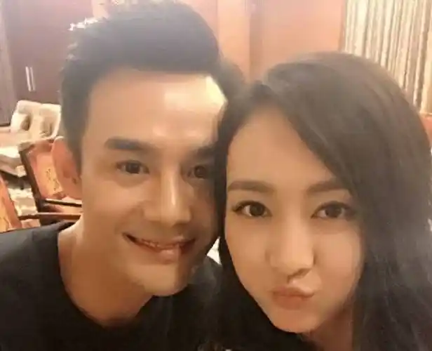 原创王凯王鸥牵手成功微博互动官宣甜蜜恋情明年二月结婚