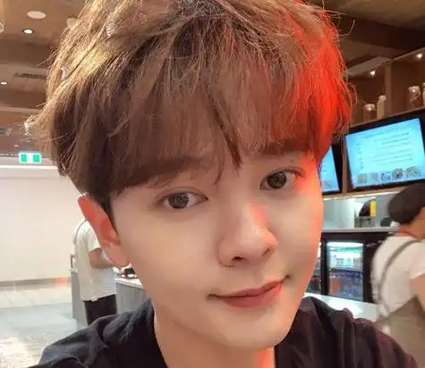 2019男生流行纹理烫短发设计 20多岁小伙子今年最潮短发打理方式_发型