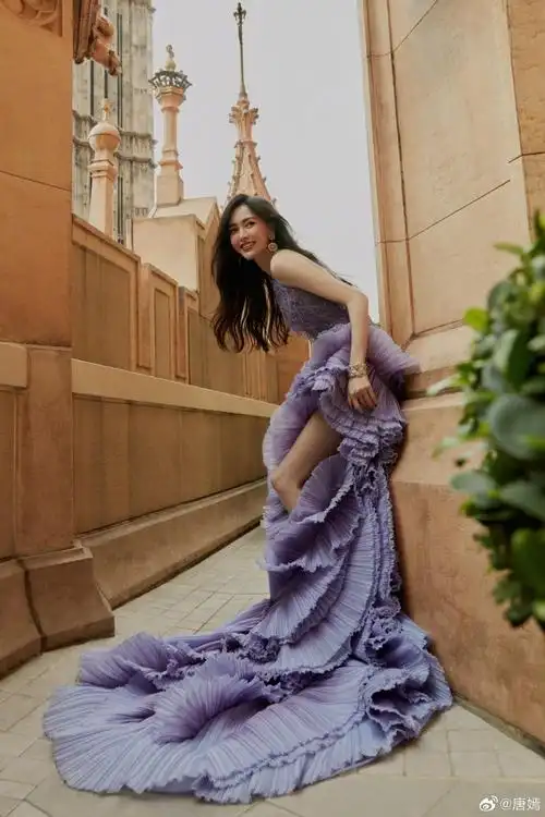 网友晒聊天截图爆料唐嫣连续多年资助藏族女学生祝愿人美心善的唐嫣