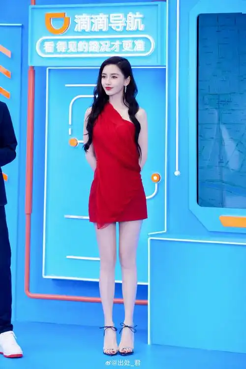 发现美图杨颖2021年滴滴直播活动造型  好像一个芭比