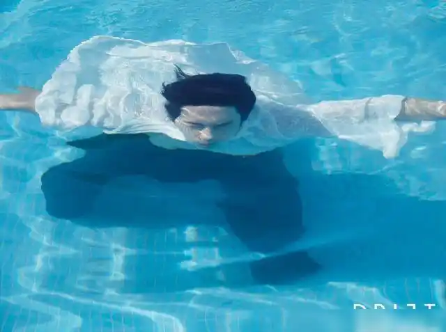 贵公子井柏然登封《drift》慵懒假期光脚少年嬉戏玩闹