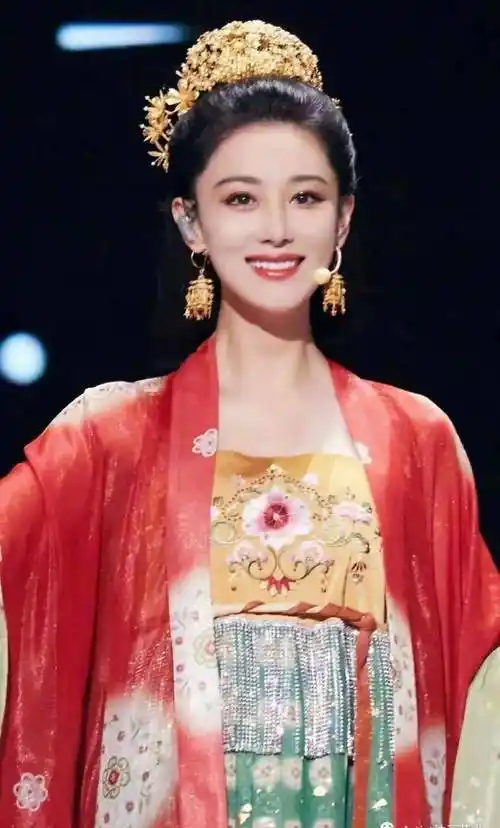 张馨予:民国美女造型太美,嫁给爱情成为军嫂,对的人幸福一辈子