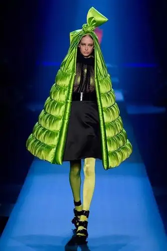 2019秋冬高定时装周上的创意造型设计