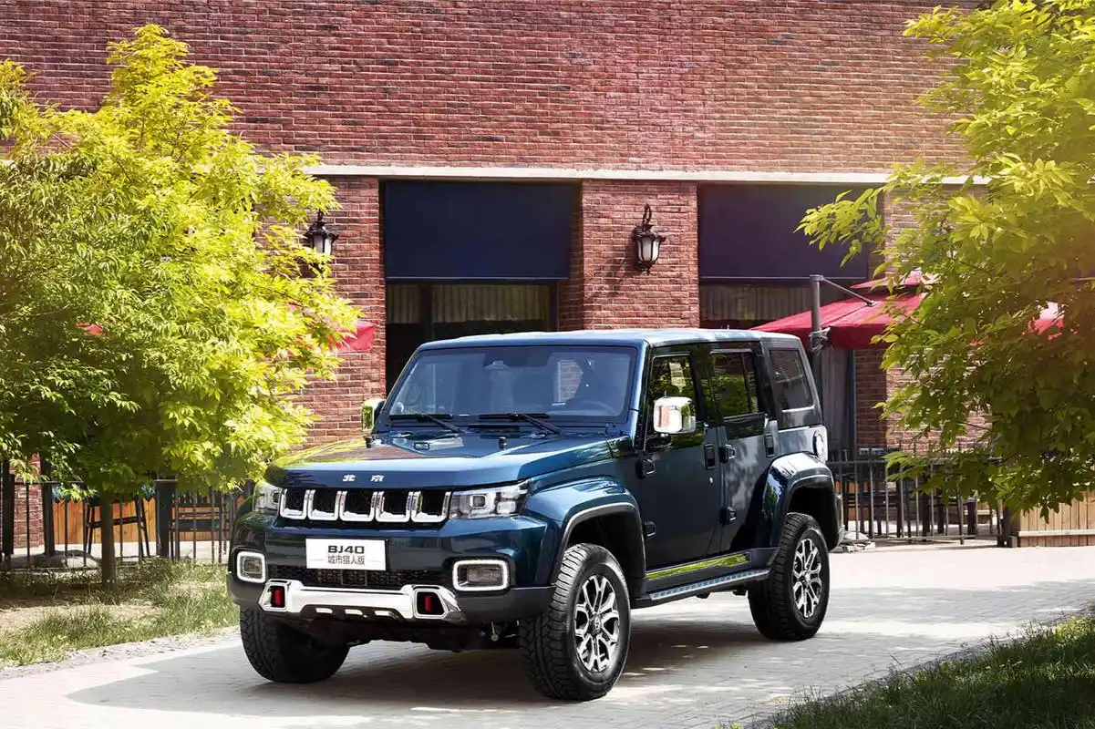 bj40是一款知名的suv车型,由北京汽车股份有限公司生产.