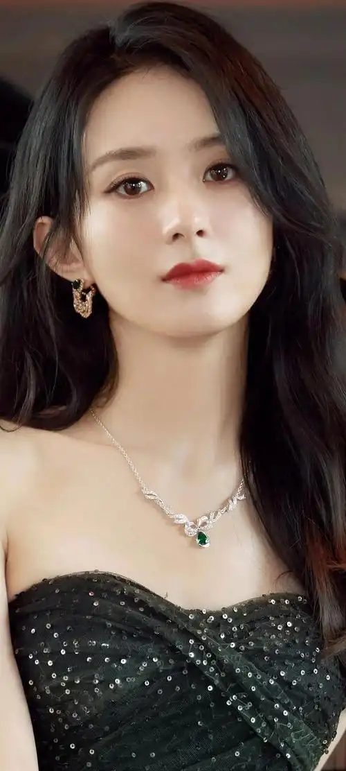 壁纸身材娇小但却性感迷人赵丽颖