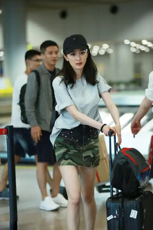 杨幂***近的机场look美到没朋友