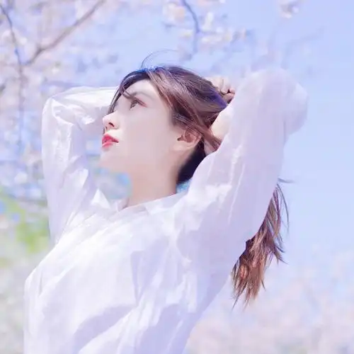 白色系女生头像图片