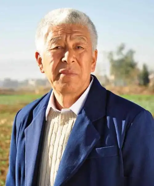 76岁老戏骨张洪杰:晚年被儿女"瓜分"积蓄,一家10口全靠他养|演员|片酬