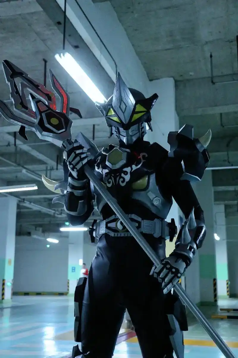 狂啸掩藏的力量就是水之黑犀铠甲#铠甲勇士 #铠甲勇士变身  - 抖音