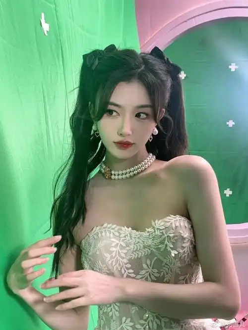 孔雪儿最新营业照9615