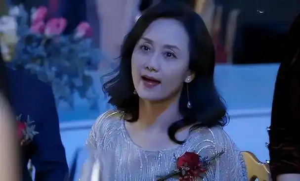 回顾3位妈妈专业户生得一张养尊处优脸自带贵气