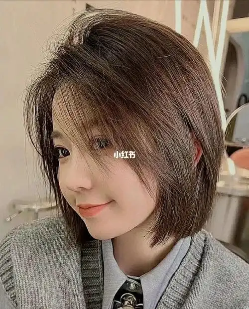 圆脸方脸修饰脸型教科书发型 层次感短发