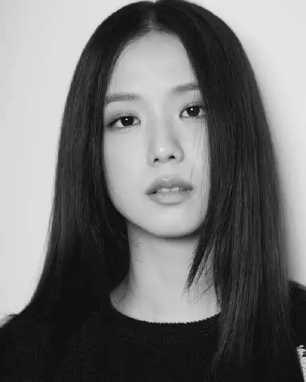 金智秀ins新头像_jisoo直发黑白组图_三千图片网