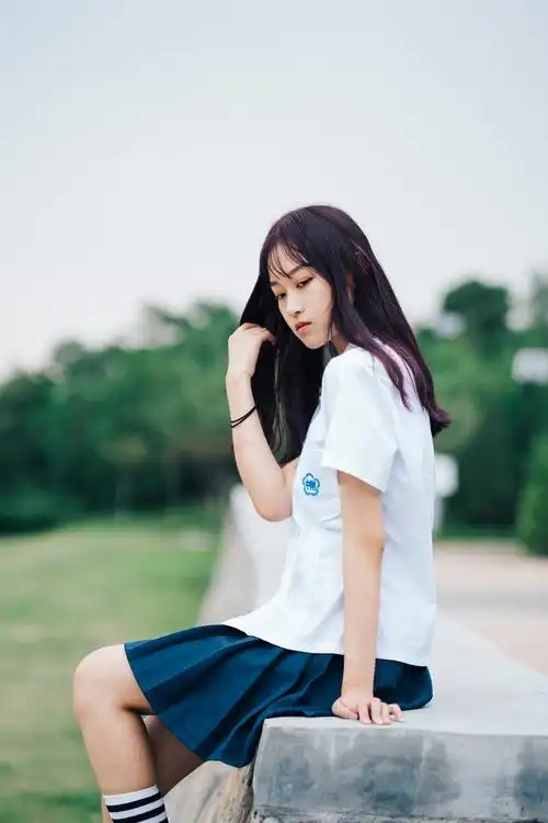 可爱的校服女生