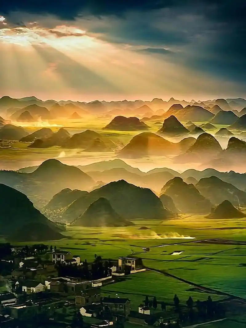 罗平峰林--中国最美五大峰林之一.罗平峰林,位于云南省东部, - 抖音