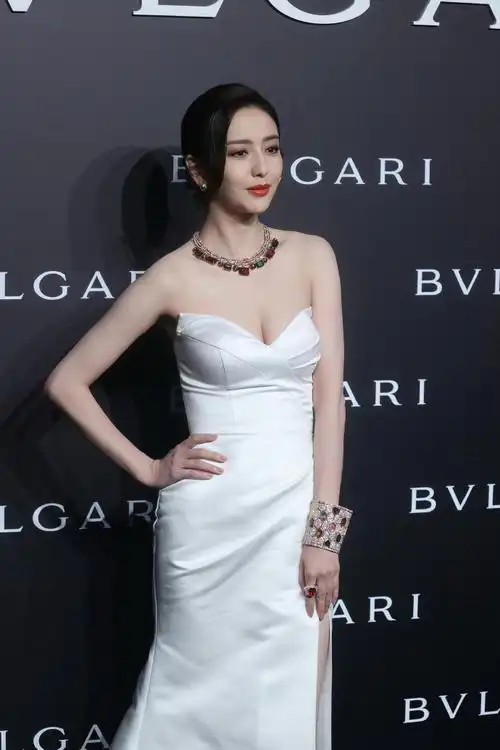 佟丽娅红毯生图