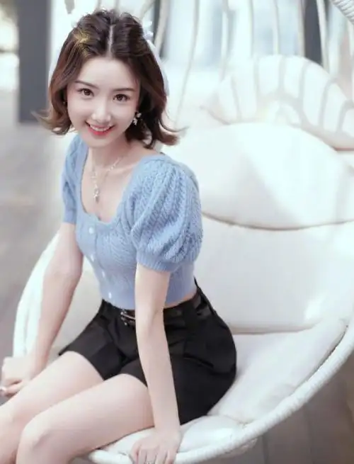 毛晓彤成为相亲角父母心中的模范儿媳颜值胜过一切