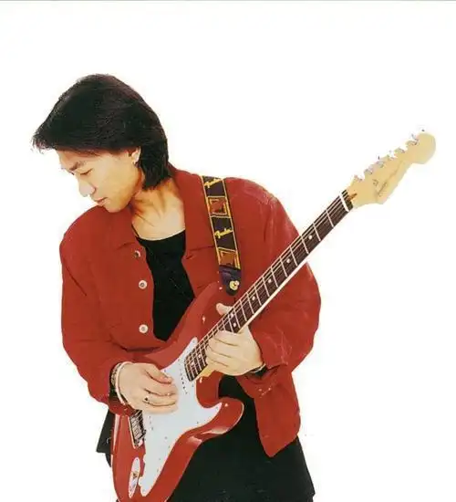 黄家驹不朽的殿堂传奇一把破旧的吉他永远的beyond乐队