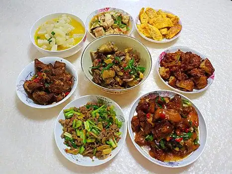 一桌美食图片