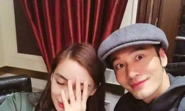 angelababy被曝要离婚还分割财产,她晒美照力破谣言_黄晓明_baby_消息