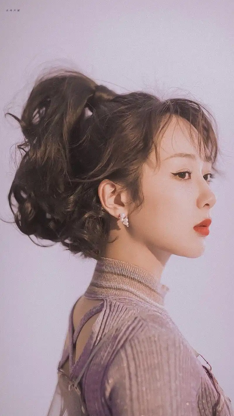 杨紫分享200328杨文静杨可爱随意切换今日份小猴紫完美侧颜打卡