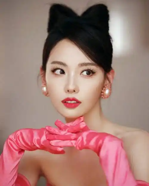 张嘉倪红色抹胸连衣裙优雅时尚写真_造型_整体_大气