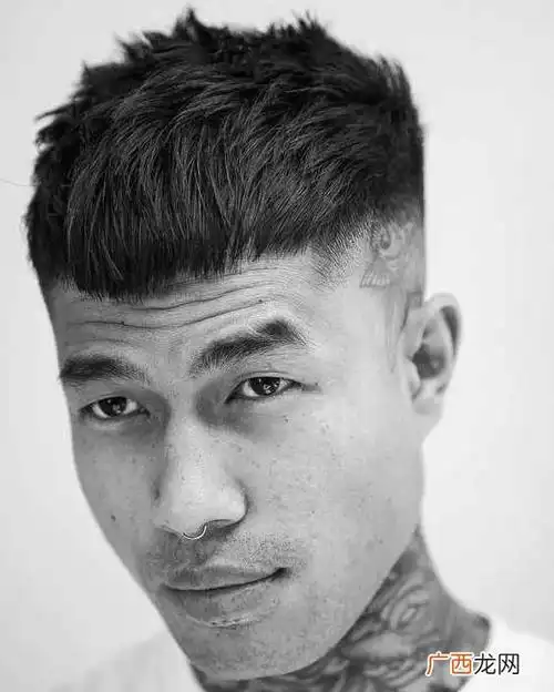 帅气可爱的5款发型 男生发际线高适合什么发型好看