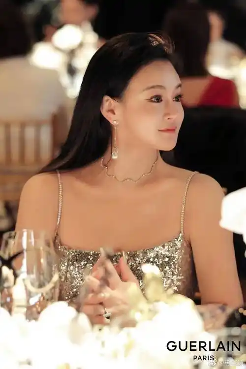 原创碾压高圆圆的内娱娇妻怀孕三个月考上北大40岁身价上亿