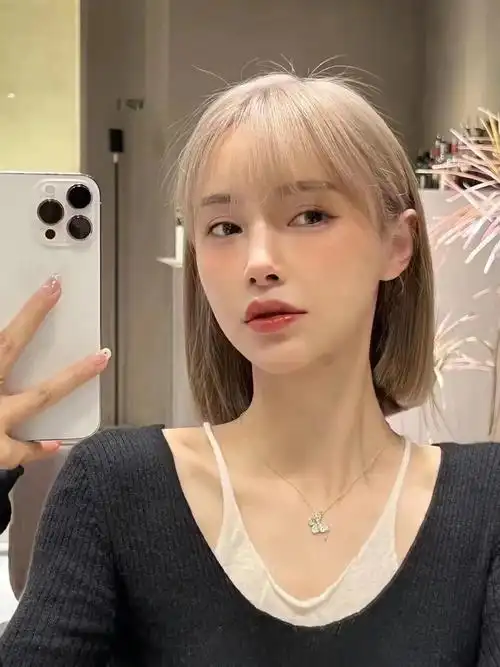 短发米灰色显白发色