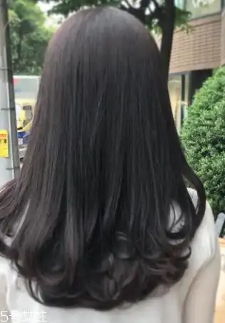 中长发烫发尾卷显老吗长发烫发尾发型图片2022