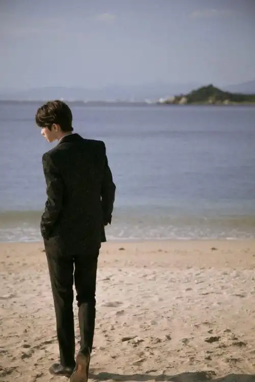 蔡徐坤 海滩造型_腾讯新闻