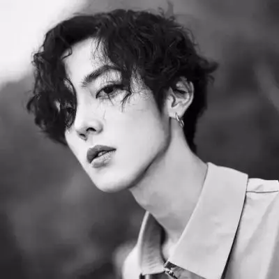 辞桉黑色男生头像