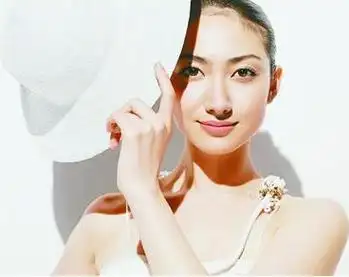 ="3012428">防晒 /a>拼音fáng shài,意思是指为达到防止肌肤被晒黑