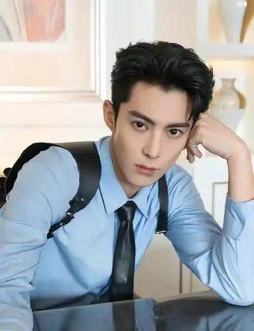 肖战军装帅炸,杨洋,王凯禁欲,王鹤棣空少制服全校公认帅