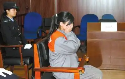 女子怀疑男友带小三出国 谎称有炸弹阻航班起飞