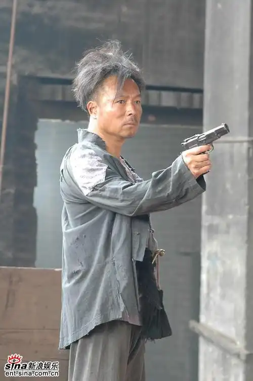 资料图片:《食人鱼事件》人物--谢园饰九叔