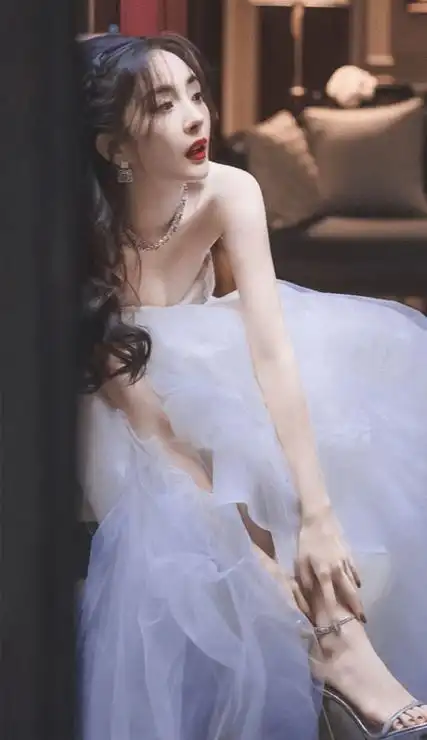 676767仙气爆棚的杨幂好看的婚纱壁纸有些事情只有你一个人在