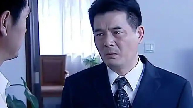 罪域:兆辉煌势力太厉害,吃着方便面教你玩转黑白两道,太恐怖了-影视综