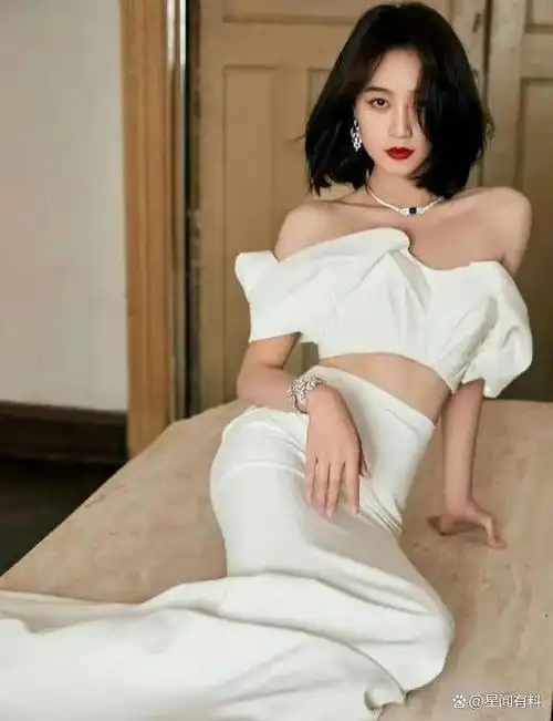 蓝盈莹的身材,腹肌好明显!这位姐姐一直好自律的!