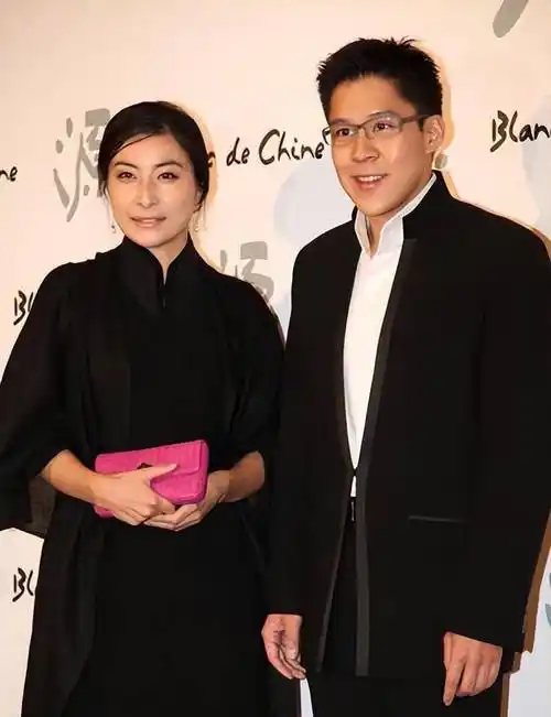 "跳水女皇"郭晶晶:婚礼连换12套百万礼服,过亿彩礼下嫁霍家_霍启刚