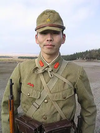 军迷手中的二战日军军品 - 闪亮的军腰带 - 军装下的毛熊