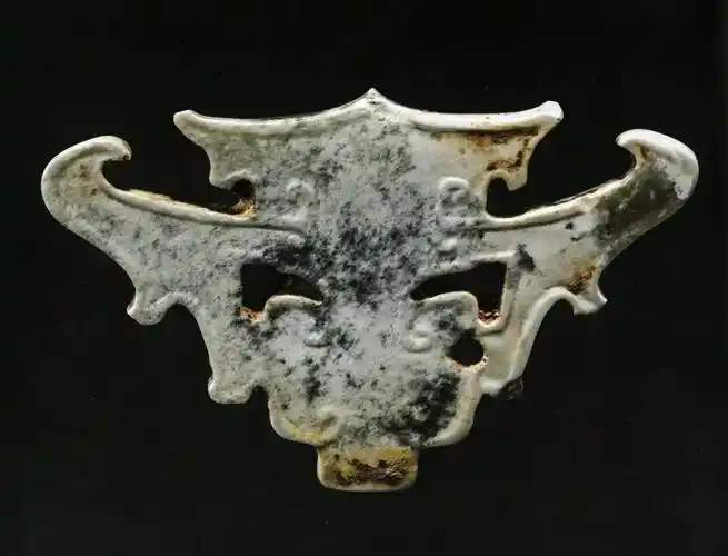 玉虎头像天门市博物馆藏玉虎头像是石家河遗址出土最多的玉件之一