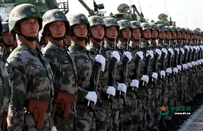 面容刚毅英姿挺拔:阅兵式上的中国士兵_新闻_腾讯网