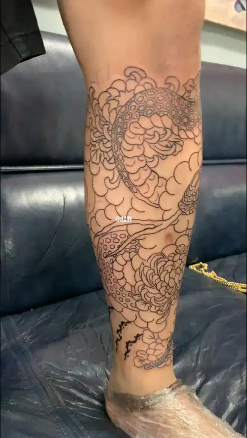 老传统蛇花包小腿现场手绘构图旺柴