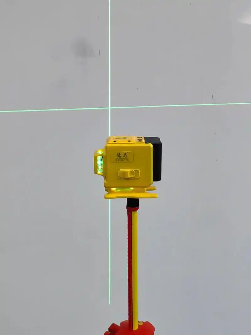 红外线绿光水平仪12线,精准定位,价格新年特惠#水平仪 #装 - 抖音