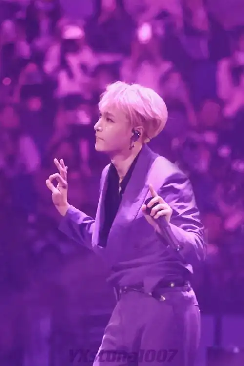 大航海南京场紫色真的好衬他@张艺兴